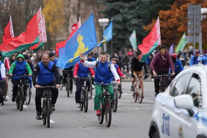 Всем спорт! В Гомеле последний в 2025 году велопробег собрал активных жителей и гостей города
