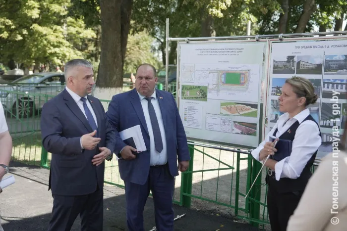 На контроле губернатора: Иван Крупко проинспектировал готовность Романовичской средней школы к новому учебному году