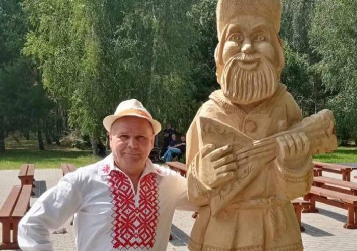 Преподаватель колледжа из Житковичей Александр Зеро занял первое место на конкурсе мастеров деревянной монументальной скульптуры