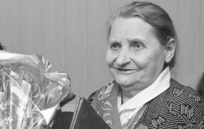 В годы Великой Отечественной войны учительница руководила Гомельской подпольной партийно-комсомольской группой, а в мирное время стала почетным гражданином Гомеля