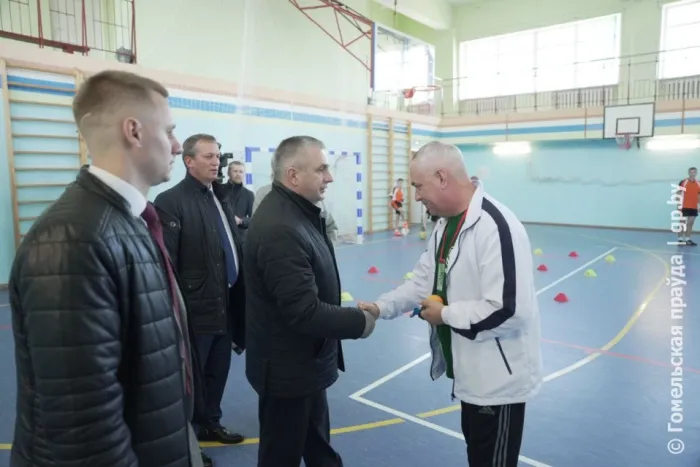 Выпускникам пророчат большое будущее: Иван Крупко посетил Чечерскую ДЮСШ 