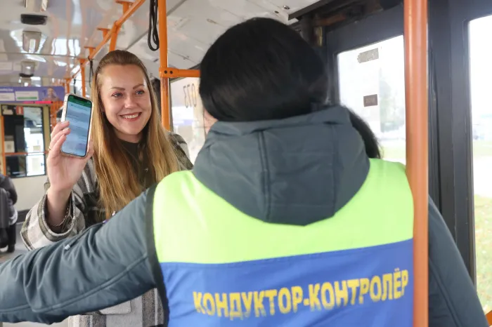 Оплата по QR-коду в общественном транспорте: узнали, как работает удобный сервис от Беларусбанка