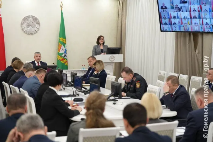 Не ждем мая, работаем сейчас. На аппаратном совещании в облисполкоме обсудили вопросы наведения порядка в сельхозорганизациях
