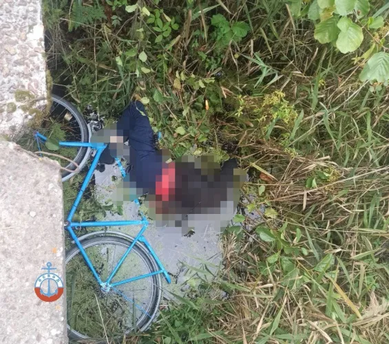 В Октябрьском в водоеме погиб мужчина