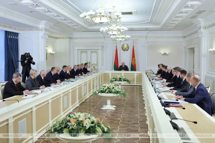 Лукашенко обозначил перед аграриями вопросы, которые надо обязательно решить в течение ноября