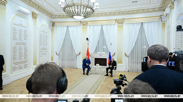 Путин подтвердил приглашение Лукашенко посетить парад 9 мая в Москве