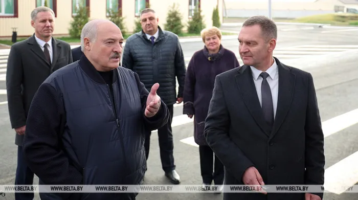 "Умрите, но людям зарплату заплатите". Президент Беларуси публично предупредил начальников