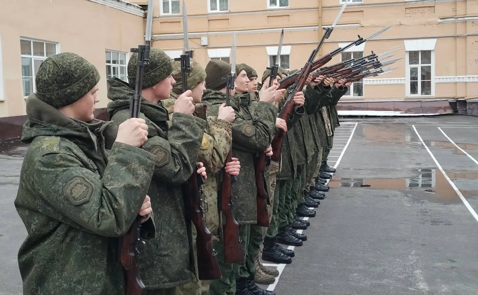 Курсанты БелГУТа готовятся к празднованию Дня Великой Победы 