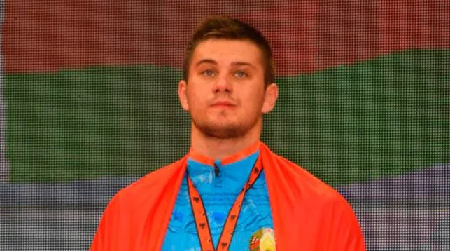 Евгений Тихонцов занял первое место на юниорском ЧЕ по тяжелой атлетике