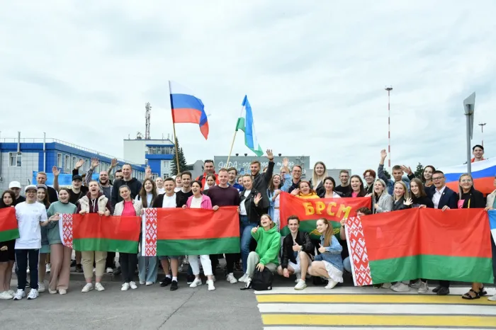 Долетели отлично: молодёжная делегация из Беларуси прибыла в Уфу 