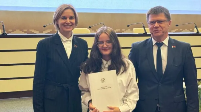 Ученица Кормянской детской школы искусств Диана Павлюкова победила в республиканском конкурсе детского рисунка «Мой Президент — самый…»