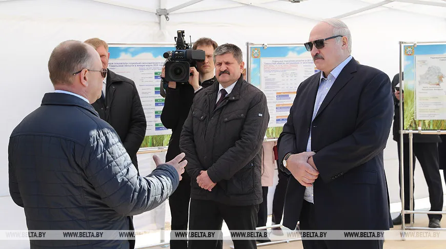 Александр Лукашенко побывал в агрогородке Завойть Наровлянского района