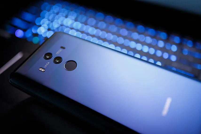 Huawei объявила о продаже бренда Honor из-за санкций США