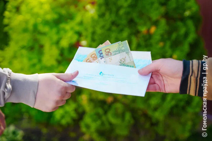Кто и почему в Гомельской области получает две зарплаты?
