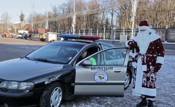 В Гомеле ГАИ и областное радио провели новогоднее автопати