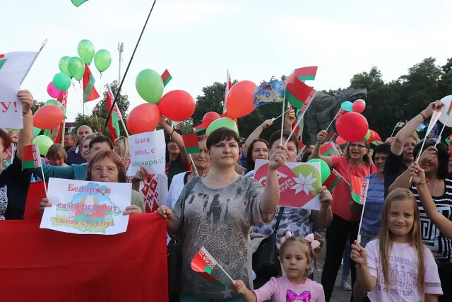 Митинг в поддержку мира и спокойствия в стране прошел в Октябрьском