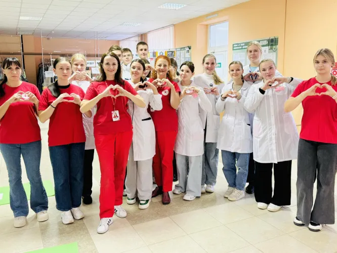 В Гомеле в рамках Всемирного дня перезапуска сердца прошел флешмоб «Две руки могут спасти жизни» 