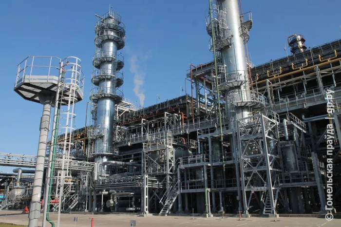 Наш газ: из родных недр в пистолеты автозаправок. В "Белоруснефти" рассказали, как голубое топливо поступает на АЗС страны