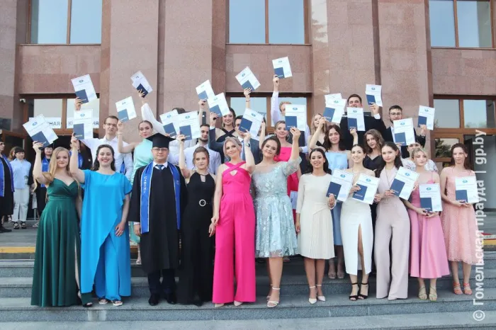 Выпускникам Гомельского медуниверситета торжественно вручили дипломы