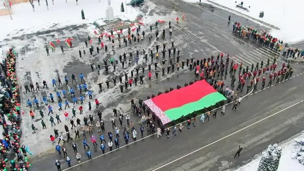 В Буда-Кошелево провели патриотический флешмоб «Мы вместе!»