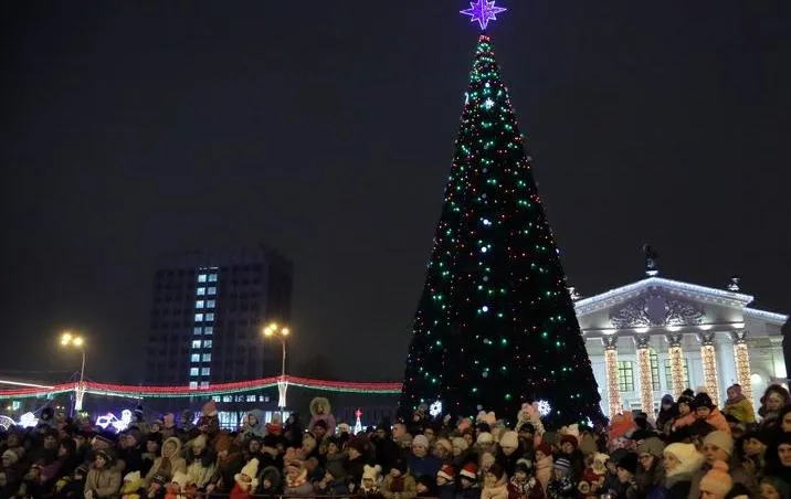 В Гомеле зажглась Новогодняя Елка