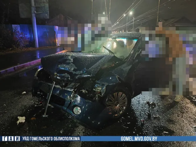 В Гомеле на улице Полесской столкнулись пять машин. Есть пострадавший