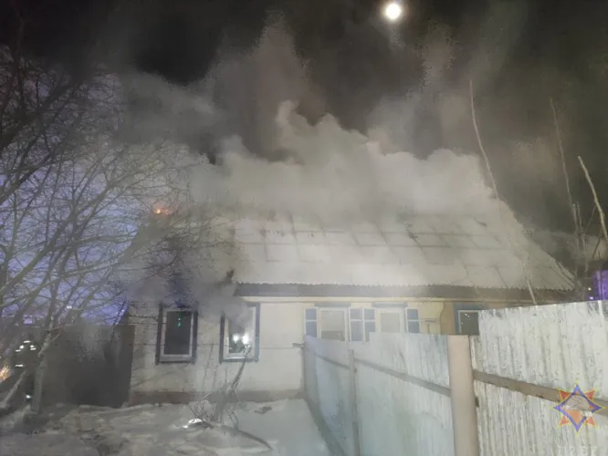 Спасатели ликвидировали пожар дома в Гомеле
