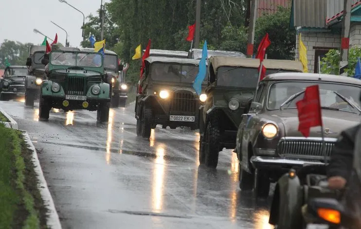 Автопробег в Лоев на ретро-автомобилях 