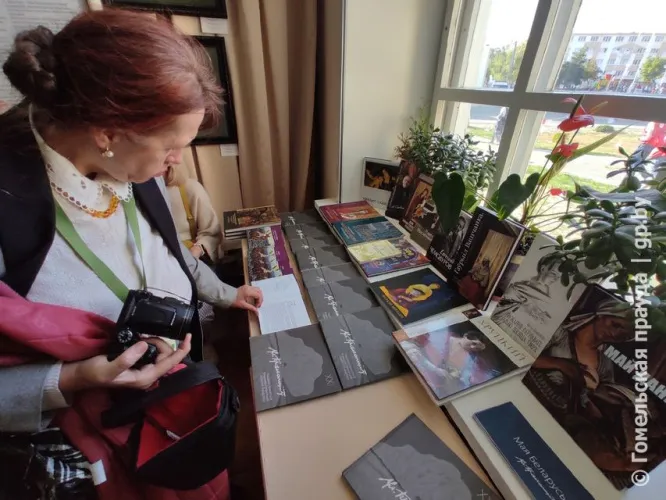 Фарбы роднай краiны: прэзентацыя мастацкiх кніг адбылася ў Добрушы