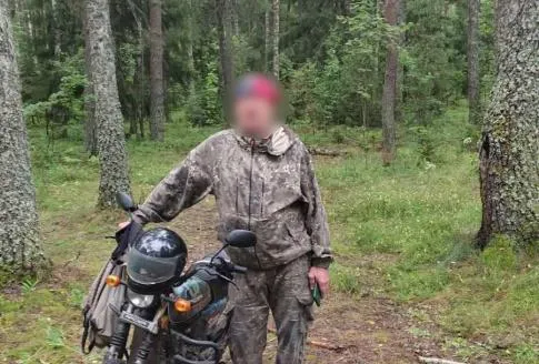 В Житковичском лесу заблудился мужчина: на помощь пришли спасатели