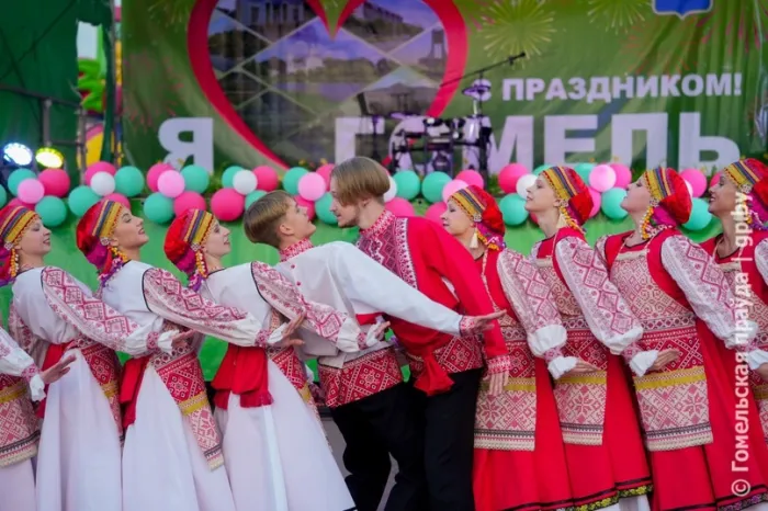 Новобелицкий район: пройтись по аллее желаний и послушать казачий ансамбль "Батька Атаман"