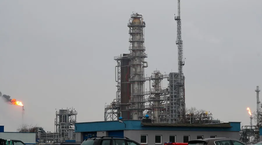 Мозырский НПЗ начал переработку первой партии азербайджанской нефти
