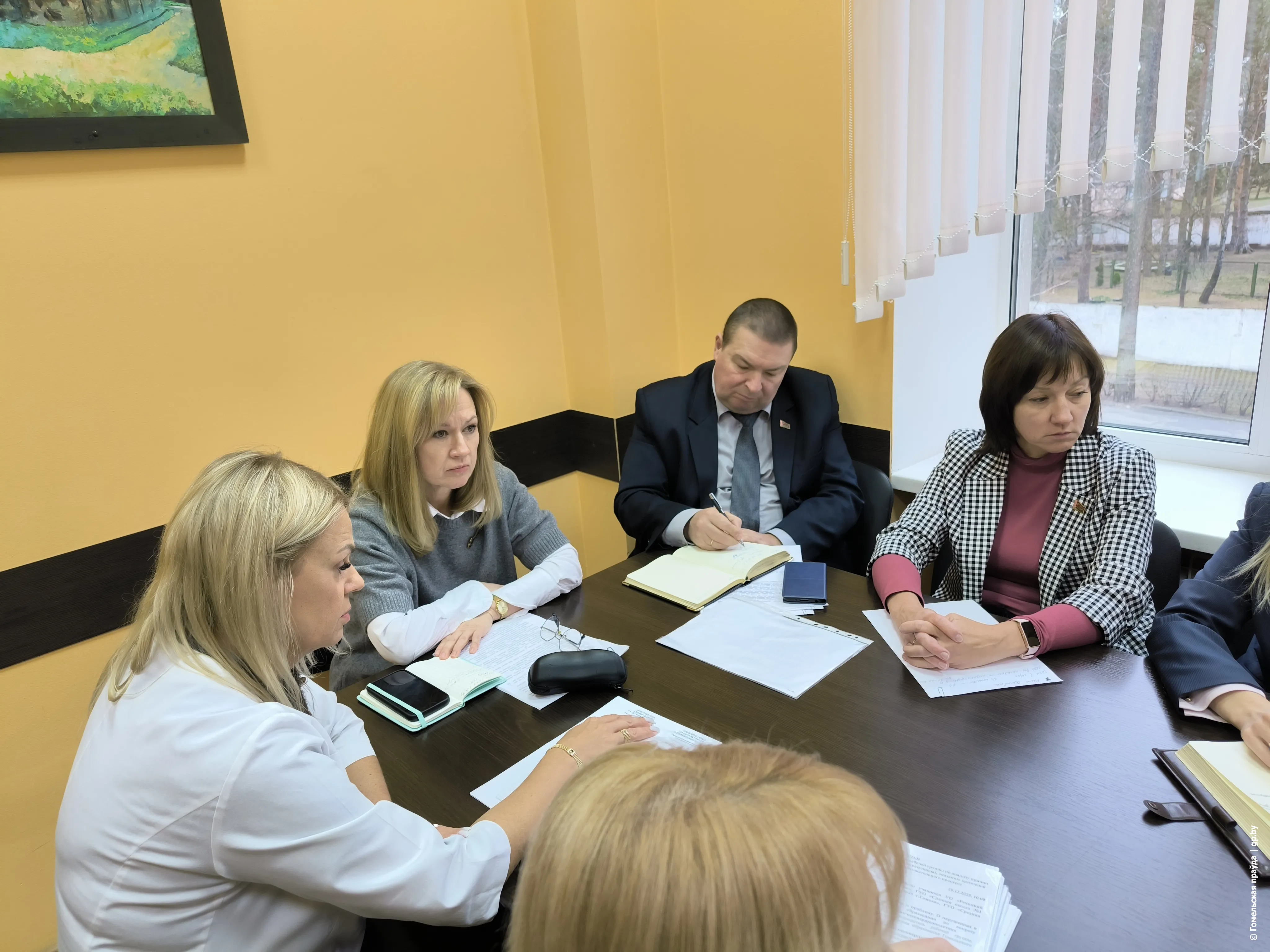 Не поучать, а принимать. В Гомеле обсудили профилактику суицидов и парасуицидов среди детей