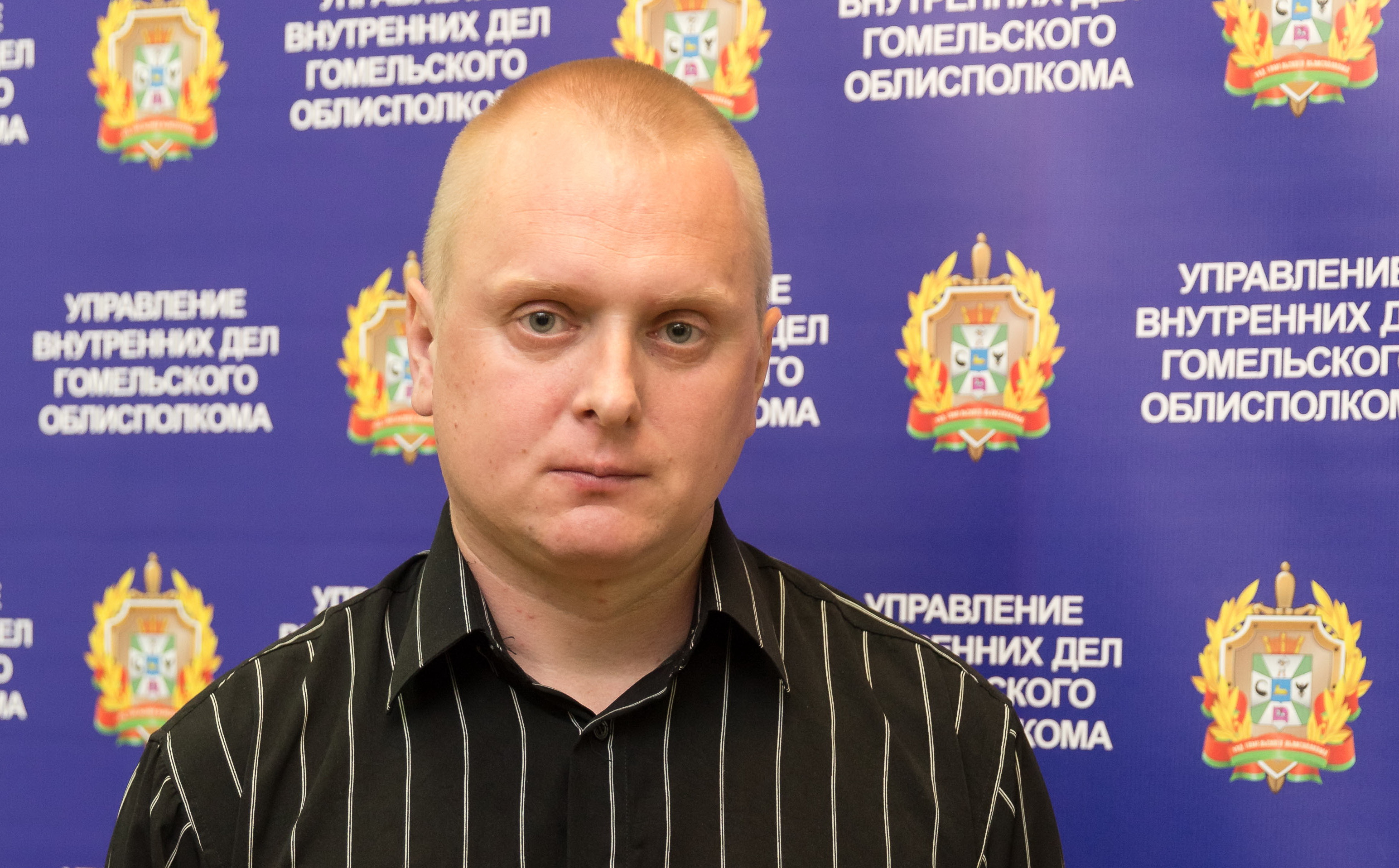 Рабочий «Гомсельмаша», который задержал голого преступника с ножом, получил премию от МВД