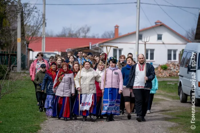 В Ветковском районе провели обряд «Хоровод сена» 