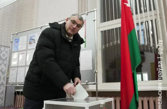 Заместитель председателя облисполкома Андрей Барановский принял участие в досрочном голосовании на выборах Президента Беларуси