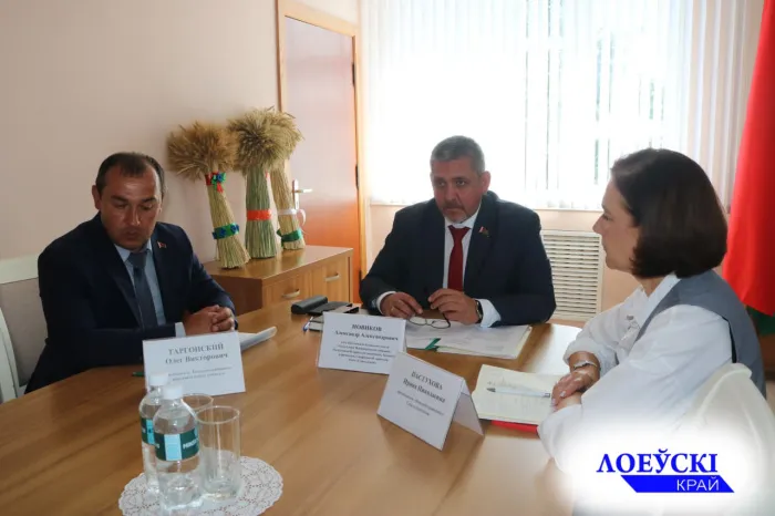 Александр Новиков провел прием граждан в Лоеве