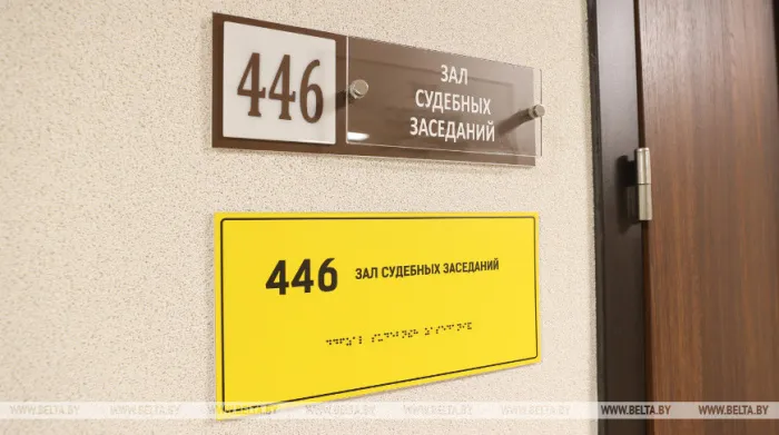 В Ветке машина наехала на люк и попала в ДТП. Суд помог арендодателю авто взыскать причиненный вред