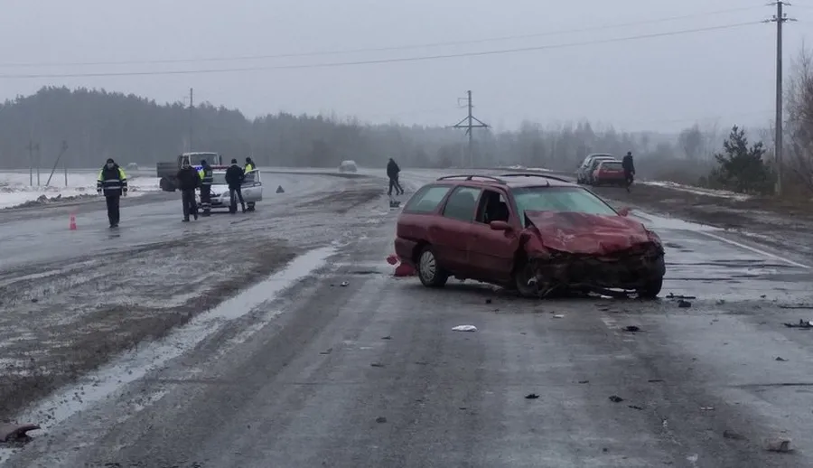 В Гомеле столкнулись Mitsubishi и Ford: водитель и пассажирка одной из машин в реанимации