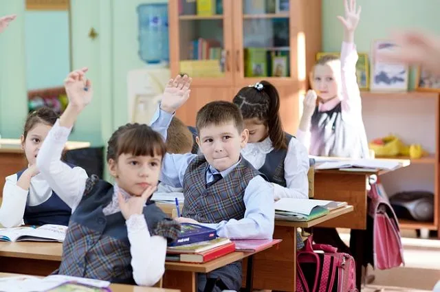 По каким критериям рассаживают учеников в классе?