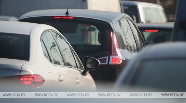 Более 190 легковых авто ожидают очереди на выезд в Литву