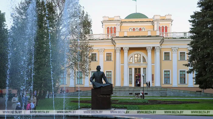 В атмосферу межвоенного времени ХХ века перенесет выставка в гомельском Дворце Румянцевых и Паскевичей