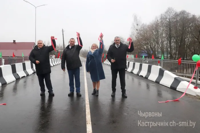 В Октябрьском открыт новый мост через реку Неретовка по улице Дзержинского