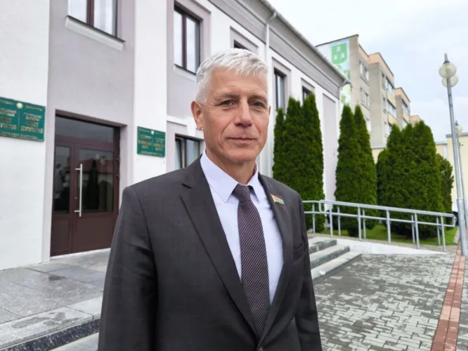 Член Совета Республики Виктор Кондратович провел прием граждан в Добруше