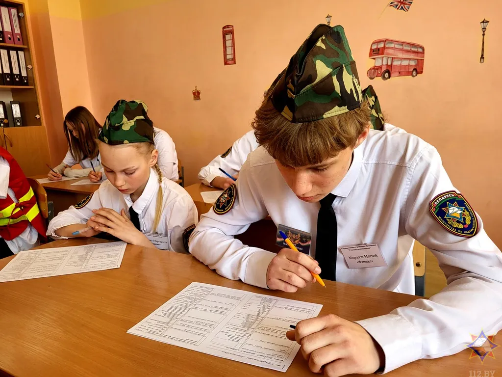 Лучшие в деле спасения: на Гомельщине проходят районные слеты юных спасателей-пожарных