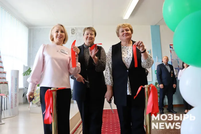 Экспозицию, посвященную знаменитым землякам, открыли в Махновичской средней школе Мозырского района