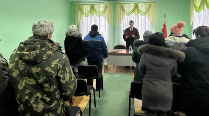 Беременная многодетная мать присвоила себе чужой кошелек: в Люденевичах прошло выездное заседание суда