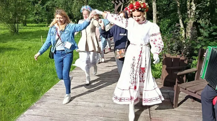 Для российских туристов запустили новый железнодорожный проект "Жемчужины Беларуси"