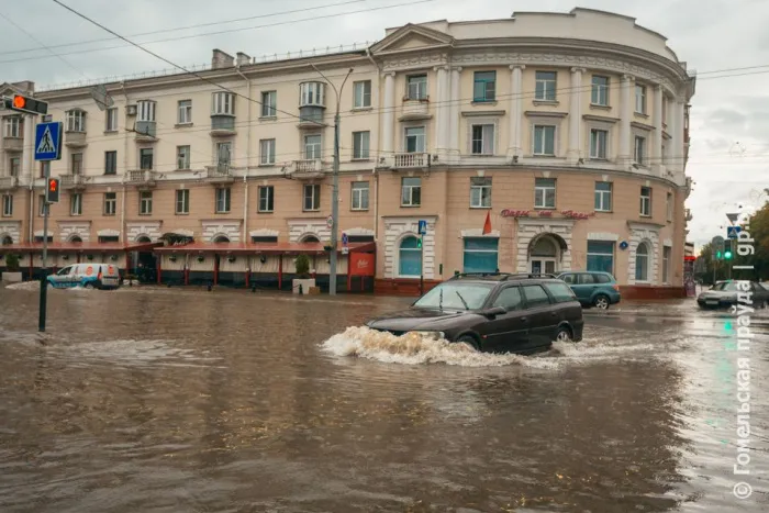 Фотофакт. Ливень подтопил улицы Гомеля