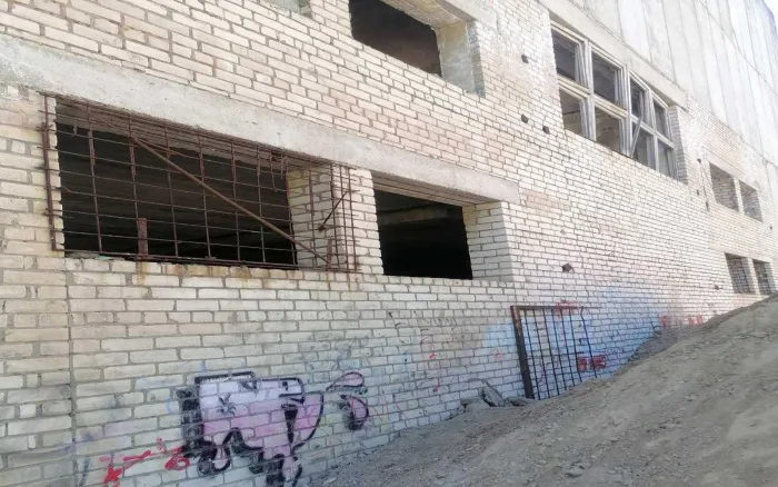 В Жлобине ребёнок застрял в заброшенном здании. Понадобилась помощь спасателей